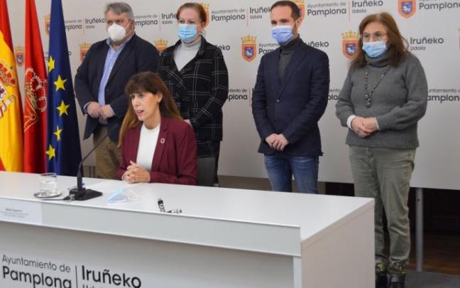 Maite Esporrín, en rueda de prensa con el resto del grupo socialista.