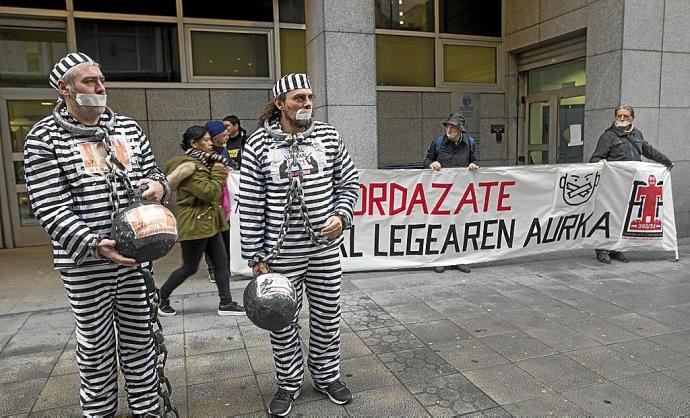 Protesta contra la ‘Ley Mordaza’ en 2019 frente a los juzgados de la capital vizcaína. Foto: Borja Guerrero