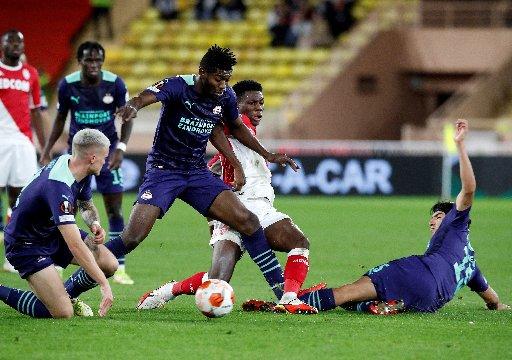 Un lance del partido entre el Mónaco y el PSV este jueves.