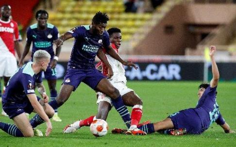 Un lance del partido entre el Mónaco y el PSV este jueves.