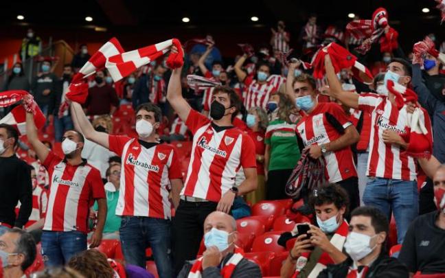 Parte del público de anoche en San Mamés. Parte del público de anoche en San Mamés.