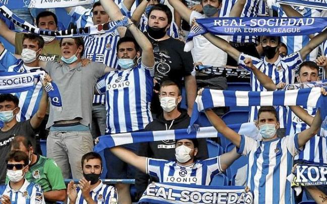 La afición disfrutó con el triunfo de la Real. Foto: Javi Colmenero