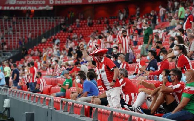 Aficionados del Athletic en el partido entre el Athletic y el Barcelona