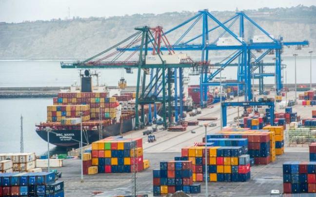 El Puerto de Bilbao es el principal punto de partida de las exportaciones vascas. El Puerto de Bilbao es el principal punto de partida de las exportaciones vascas.