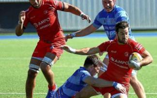 Kawa Leauma, a la izquierda de la imagen, en un partido ante el Complutense Cisneros.