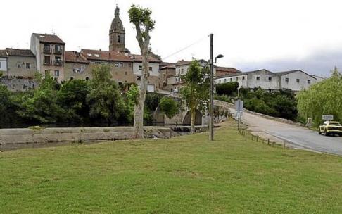 Vista del puente medieval que se intenta preservar.