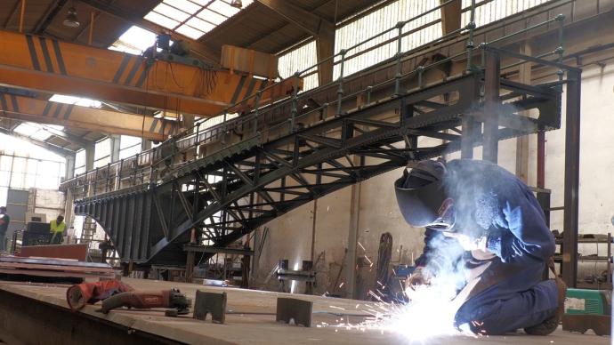 Rehabilitación del puente en el taller de Asturias.
