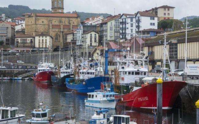 La flota de bajura del Cantábrico seguirá parada al menos hasta el lunes.