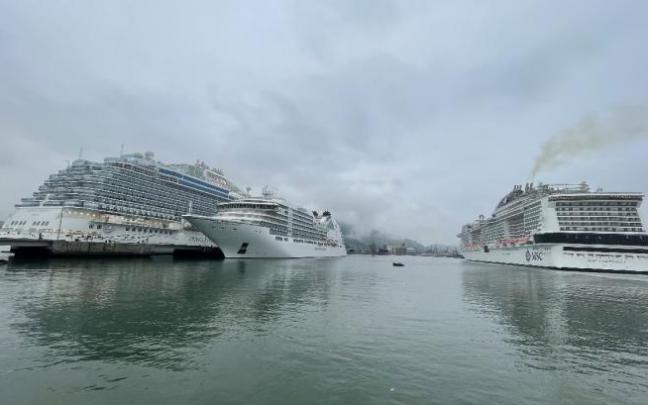 Los tres cruceros han llegado entre las siete y las ocho de la mañana procedentes de La Rochelle, Burdeos y Gijón.