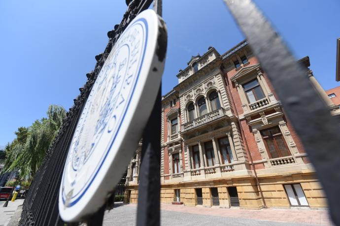 Vista del palacete Olabarri, antigua sede de la Autoridad Portuaria ubicada en el Campo del Volantín de Bilbao, y que saldrá al mercado inmobiliario en 2022.