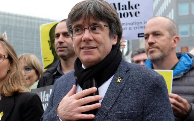 Carles Puigdemont. Carles Puigdemont.