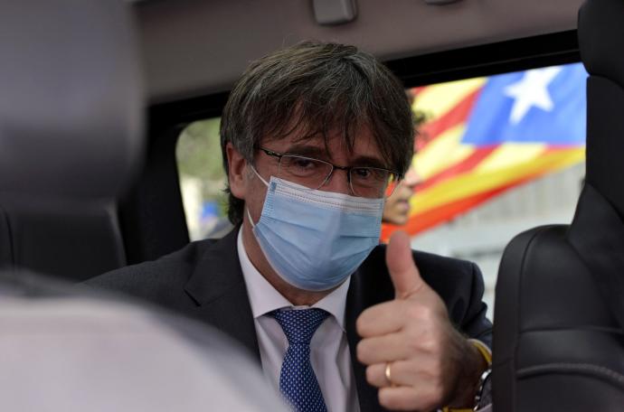 El expresidente catalán Carles Puigdemont, a su salida del Tribunal de Apelación de Sassari.