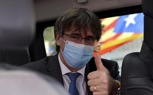 El expresidente catalán Carles Puigdemont, a su salida del Tribunal de Apelación de Sassari. El expresidente catalán Carles Puigdemont, a su salida del Tribunal de Apelación de Sassari.