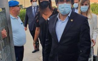 Carles Puigdemont saliendo de la prisión de Cerdeña Carles Puigdemont saliendo de la prisión de Cerdeña
