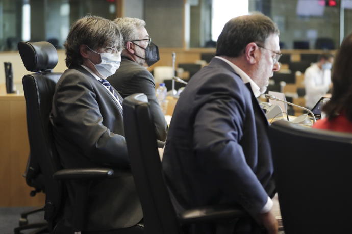 Puigdemont y Junqueras, durante la rueda de prensa que ofrecieron el pasado lunes en el Parlamento Europeo.