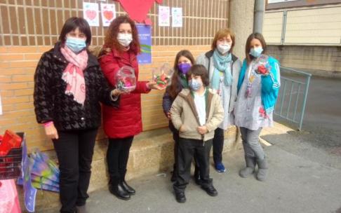 La comunidad educativa de Salesianas, unida para lograr fondos para un desfibrilador.