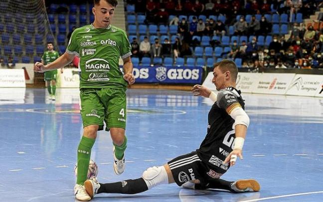 Tony Escribano reapareció tras cinco meses lesionado. En la imagen, en un mano a mano con Iván Bernad.