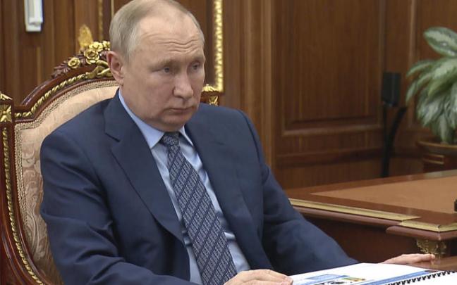 Putin afirma que los intentos de Occidente de expulsar del mercado al combustible ruso "inevitablemente afectarán a la economía mundial".