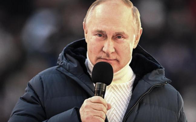 Resuelto el misterio en torno a la forma de caminar de Putin.