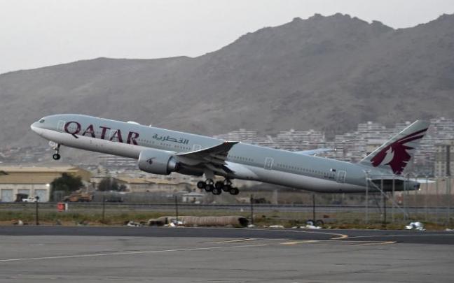 El primer vuelo comercial que ha despegado de Kabul desde la llegada al poder de los talibanes. El primer vuelo comercial que ha despegado de Kabul desde la llegada al poder de los talibanes.