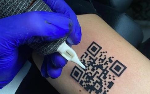 Código QR del joven italiano. Código QR del joven italiano.