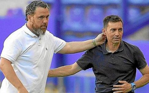 4 de julio de 2020. Real Valladolid-Deportivo Alavés (1-0). Al acabar el partido los técnicos de ambos equipos, Sergio González y Asier Garitano, se saludan. Es el último partido que Asier Garitano dirige al conjunto albiazul. Foto: Diario de Noticias de