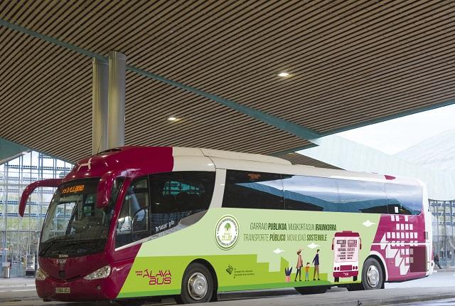 Autobús en la estación de Gasteiz.