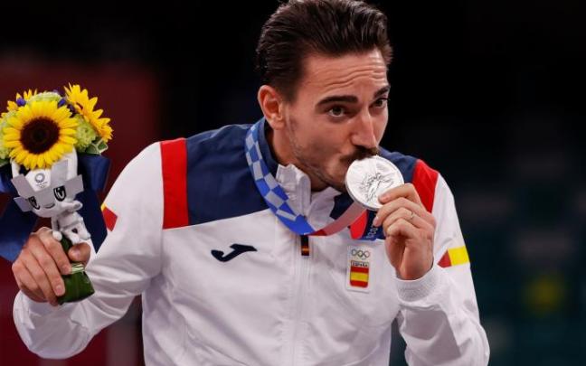 Quintero besa su medalla de plata en los Juegos de Tokio. Quintero besa su medalla de plata en los Juegos de Tokio.