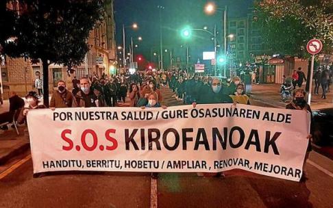 Manifestación de la plataforma Osasun Bidasoa el pasado mes de diciembre, en el centro de Irun. Foto: N.G. Manifestación de la plataforma Osasun Bidasoa el pasado mes de diciembre, en el centro de Irun. Foto: N.G.