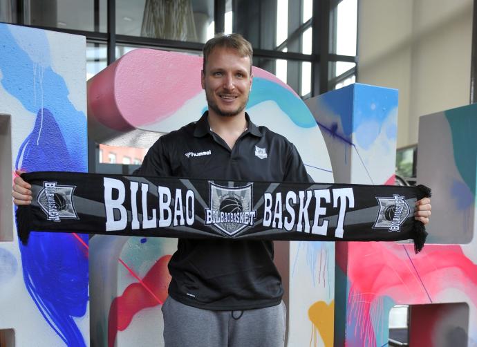 Rafa Luz, durante su presentación ayer jueves en el Hotel Gran Bilbao.