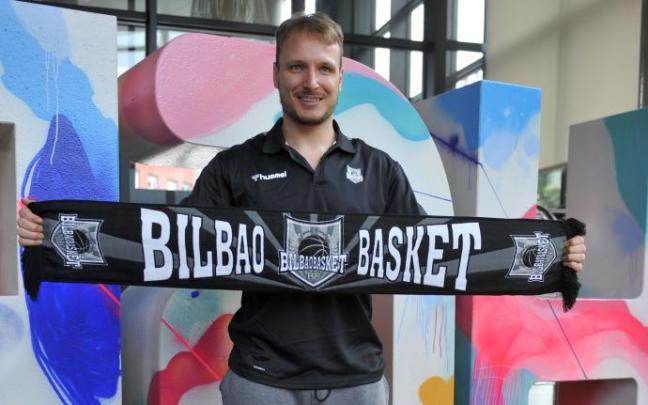 Rafa Luz, durante su presentación ayer jueves en el Hotel Gran Bilbao.