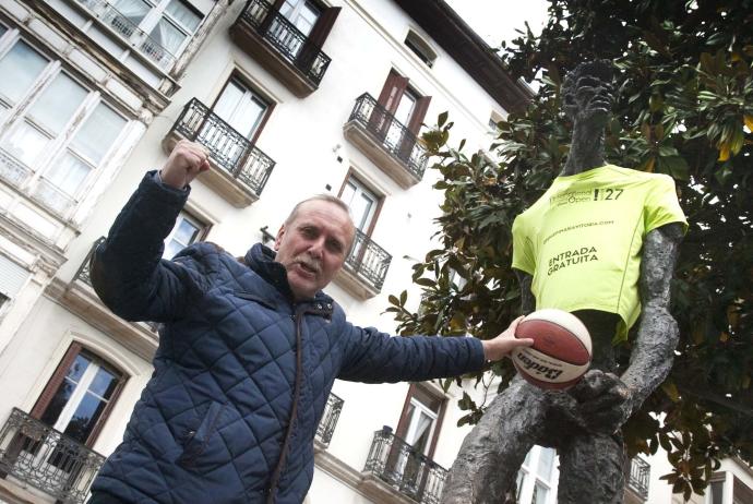 Rafa Muntion, narrador durante más de 25 años del Baskonia en Radio Vitoria, en una imagen de archivo