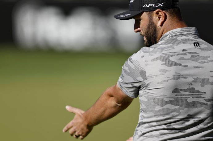 Rahm lamenta un putt fallado ayer jueves en Riviera.