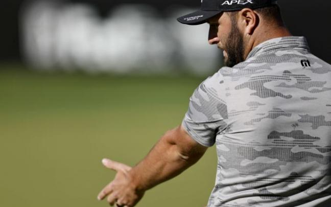 Rahm lamenta un putt fallado ayer jueves en Riviera.