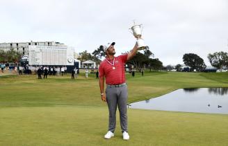 Jon Rahm celebra su victoria el US Open de golf