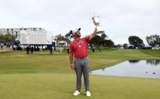 Jon Rahm celebra su victoria el US Open de golf
