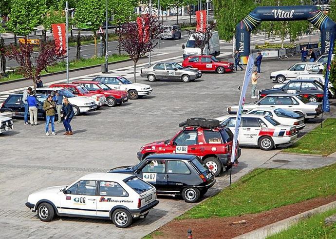 Rally de vehículos clásicos en Vitoria