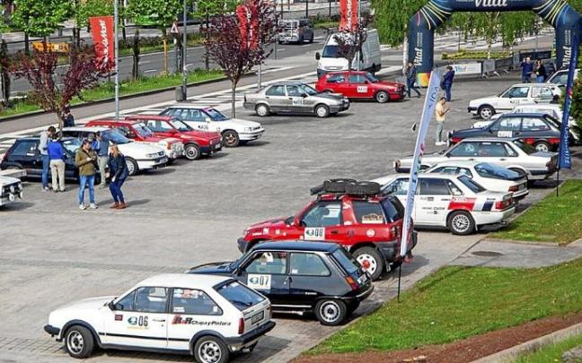Rally de vehículos clásicos en Vitoria