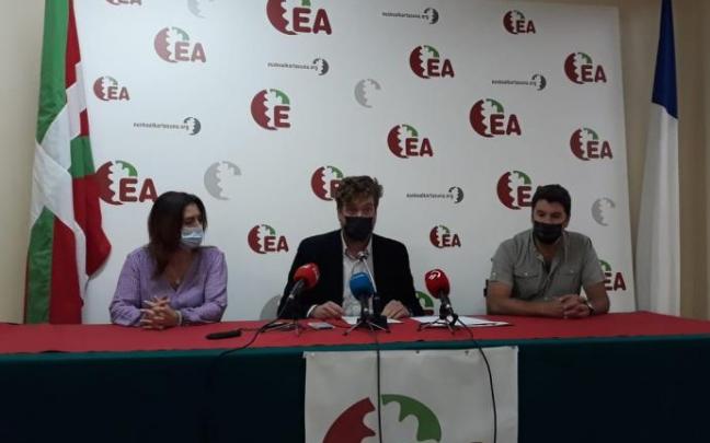 Maiorga Ramírez y representantes del sector crítico de EA Maiorga Ramírez y representantes del sector crítico de EA