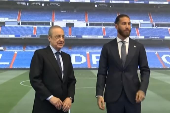 Sergio Ramos y Florentino Pérez, durante el acto de despedida del jugador.