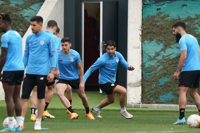 Raúl García, durante el entrenamiento del pasado martes en Lezama