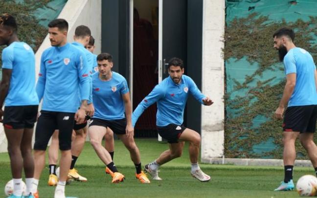 Raúl García, durante el entrenamiento del pasado martes en Lezama