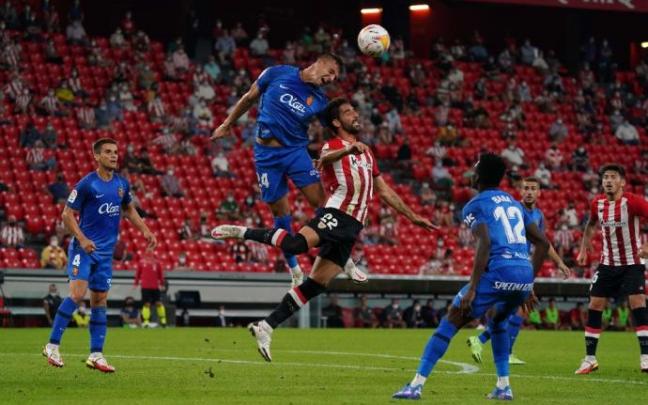 Raúl García en un momento del encuentro disputado en San Mamés ante el Mallorca. Raúl García en un momento del encuentro disputado en San Mamés ante el Mallorca.