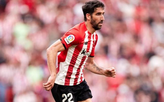 Raúl García, durante el encuentro frente al Valencia. Raúl García, durante el encuentro frente al Valencia.