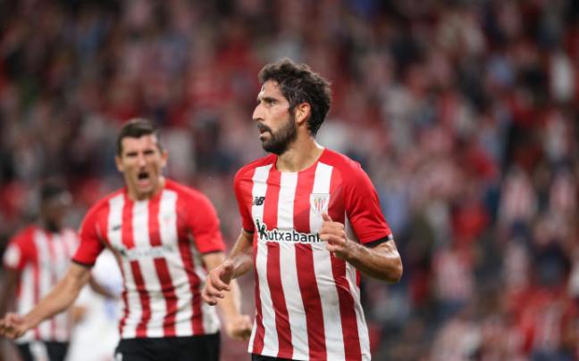 Raúl García celebra el gol. Raúl García celebra el gol.