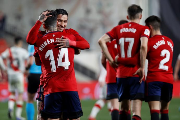 Rubén y el Chimy celebran el tanto del valenciano.