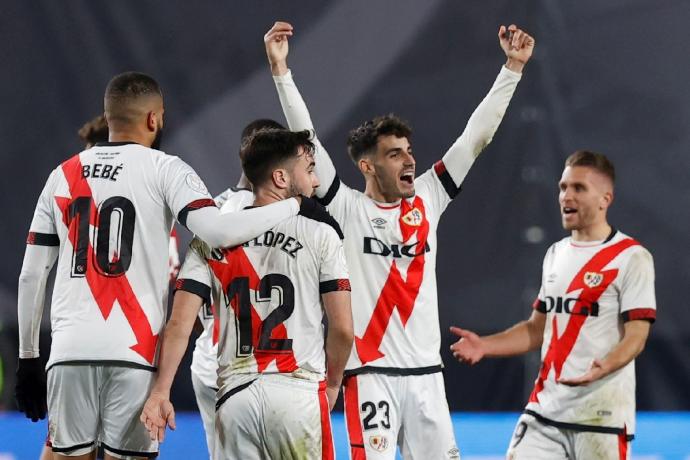 Los jugadores del Rayo celebran el pase a las semifinales.