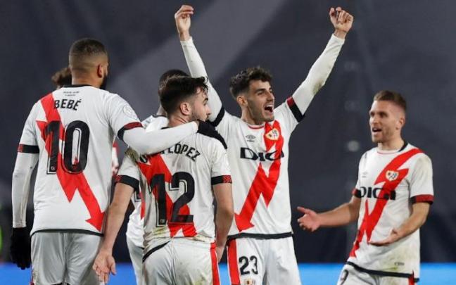 Los jugadores del Rayo celebran el pase a las semifinales.