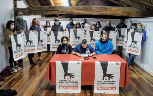 Baztango Talde Ekosoziala y Baztanen bizi nahi dugu llaman a manifestarse el sábado. Baztango Talde Ekosoziala y Baztanen bizi nahi dugu llaman a manifestarse el sábado.