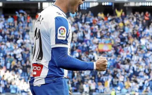 Raul de Tomás festeja con efusividad un gol con el Espanyol. Foto: Andreu Dalmau